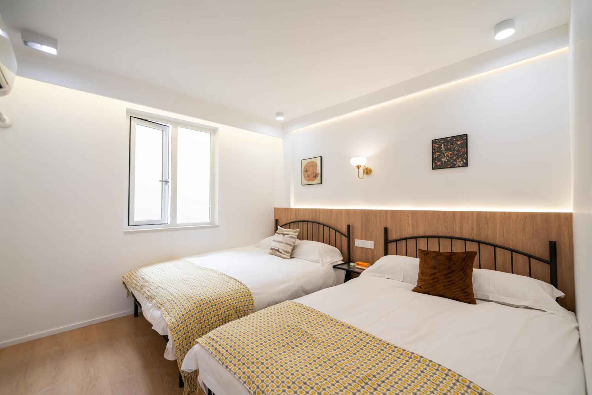 Yi Du - 150m Walk From Exit 5 Of Jiashan Road Metro Station * Shanghai
